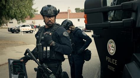 S.W.A.T. (S04E10): Buried Summary